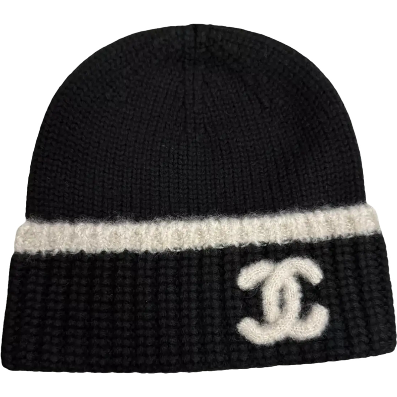 Chanel Bonnet Côtelé Noir avec Logo CC et Bande Bicolore
